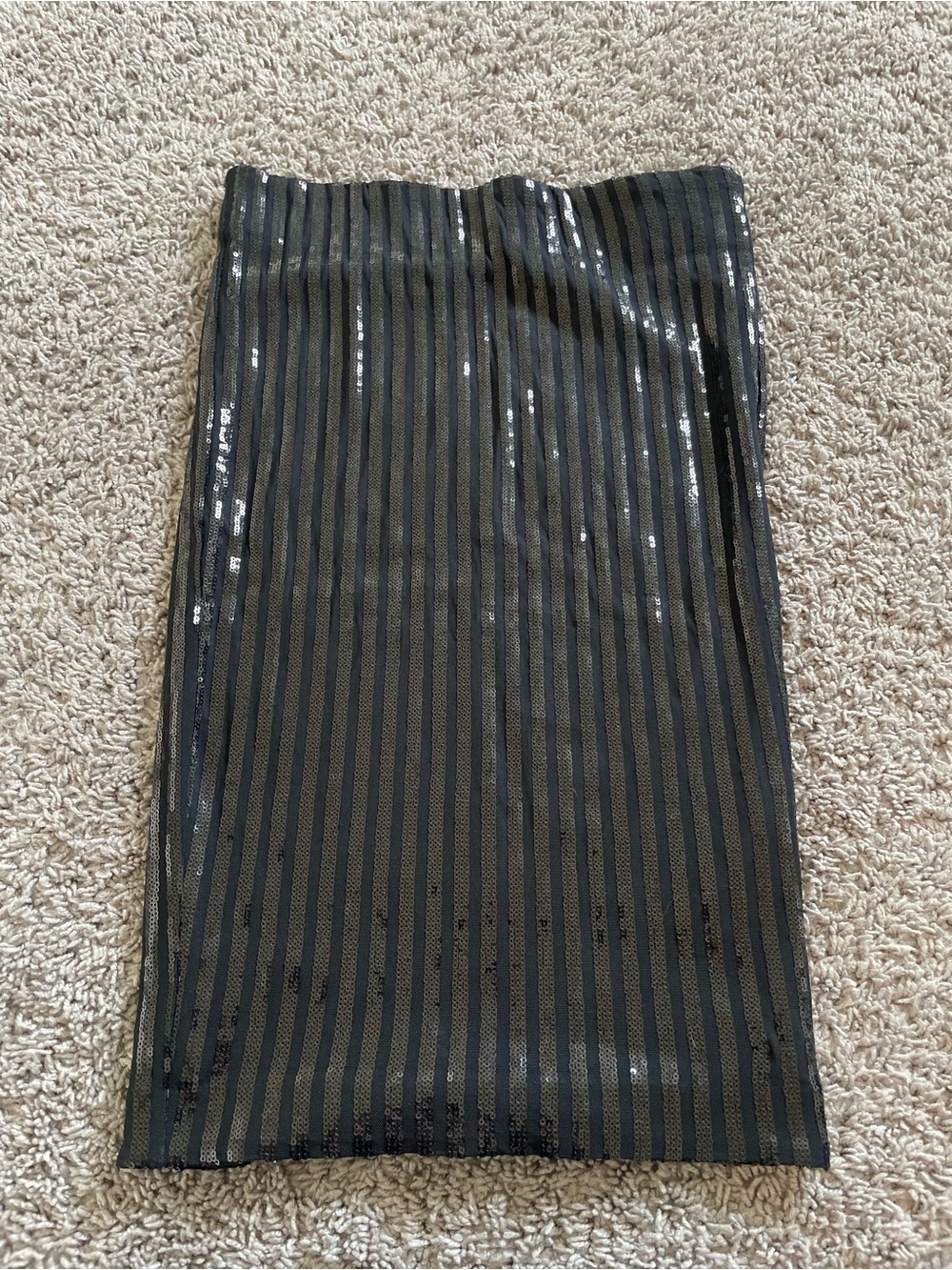 NWOT - Guess Women’s Black Sequin Stripe Pencil Skirt Size Small